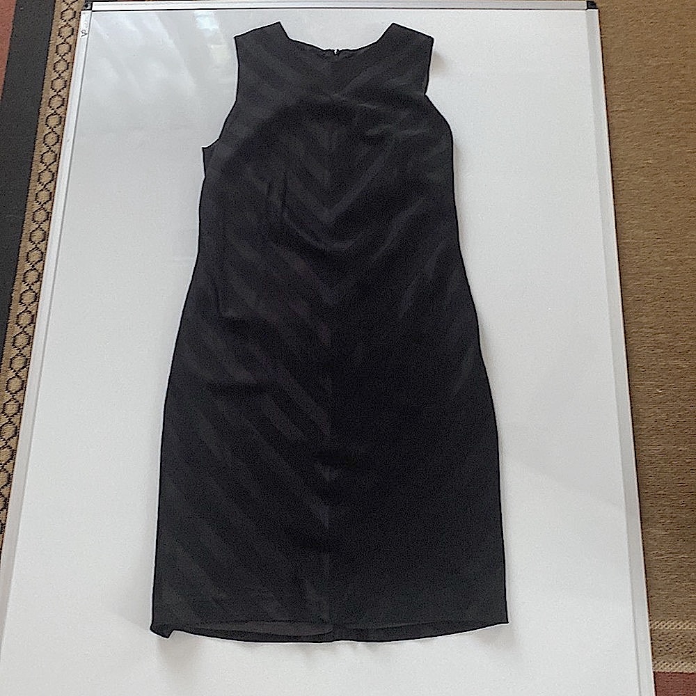 J. McLaughlin black on black chevron stripe size 10 shift dress.